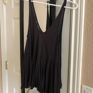 Flowy black urban tank